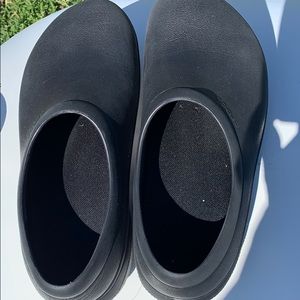 Crocs On-The-Clock Clogs